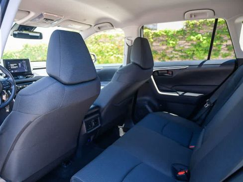 Used 2025 Toyota RAV4 LE AWD/4WD image 18