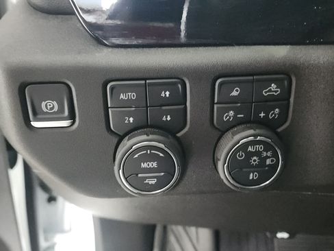 Used 2025 Chevrolet Silverado 1500 RST AWD/4WD image 28