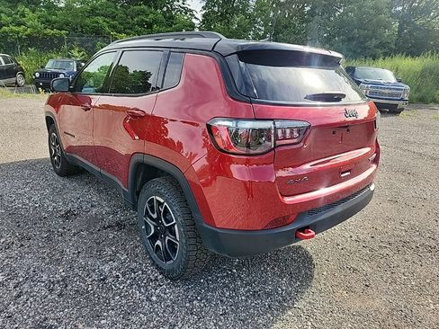 Used 2025 Jeep Compass Trailhawk AWD/4WD image 5