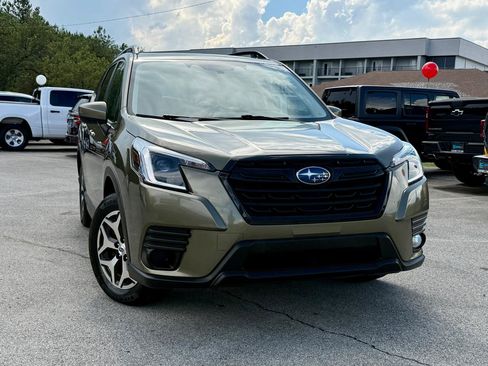 Used 2023 Subaru Forester Premium AWD/4WD image 43