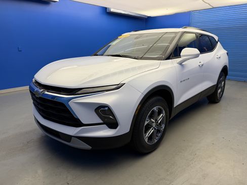 Used 2024 Chevrolet Blazer LT w/ Convenience Package FWD image 4