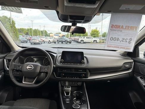 Used 2025 Nissan Rogue SV AWD/4WD image 12