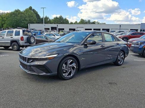 New 2025 Hyundai Elantra Sport image 2