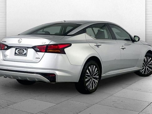Used 2024 Nissan Altima 2.5 SV AWD/4WD image 13