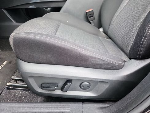Used 2021 Nissan Rogue SV FWD image 16