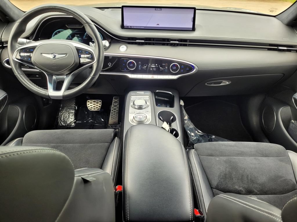 Used 2022 Genesis GV70 3.5T Sport w/ Sport Prestige Package AWD/4WD image 17