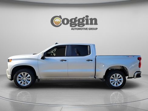 Used 2022 Chevrolet Silverado 1500 Custom image 2