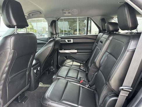 Used 2022 Ford Explorer XLT w/ Equipment Group 202A AWD/4WD image 10
