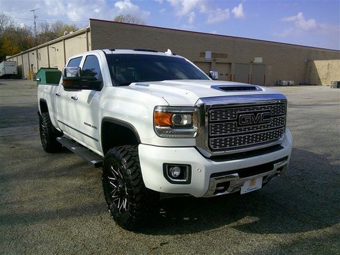 Used 2018 GMC Sierra 3500 Denali w/ Duramax Plus Package image 7