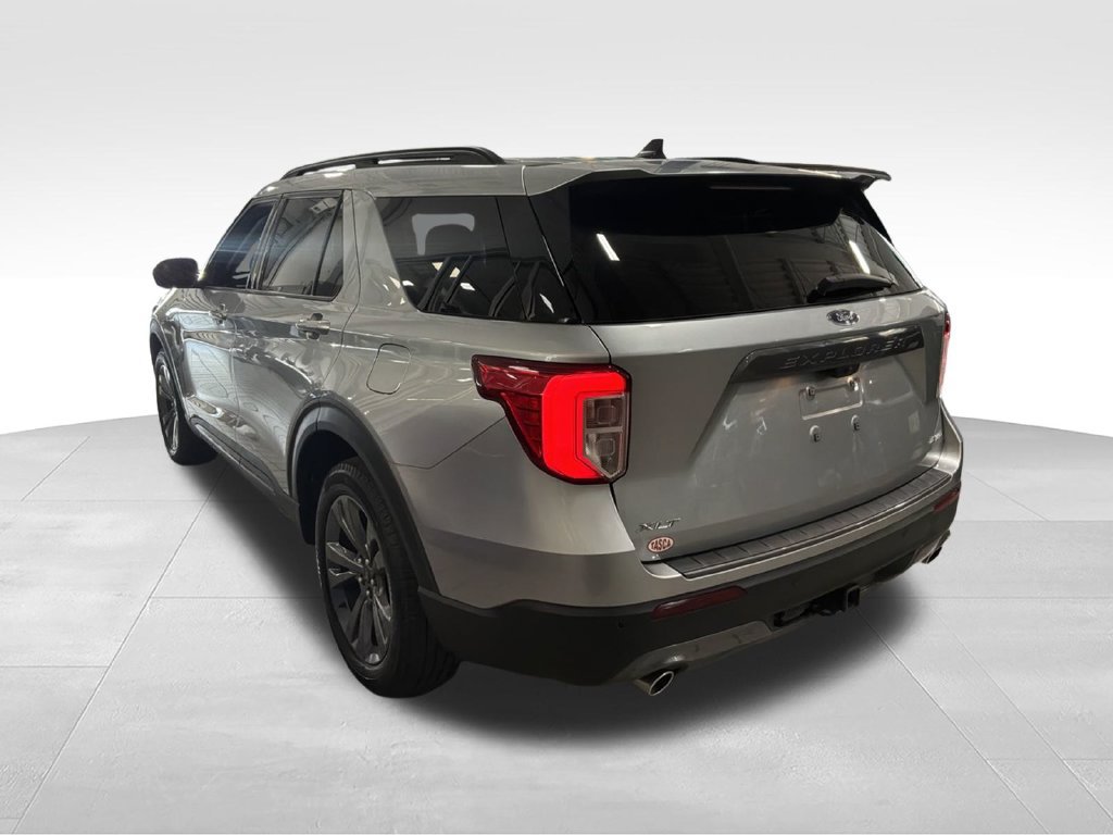 Used 2023 Ford Explorer XLT w/ Equipment Group 202A AWD/4WD image 7