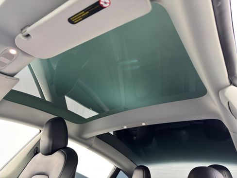 Used 2022 Tesla Model 3 Standard Range image 11