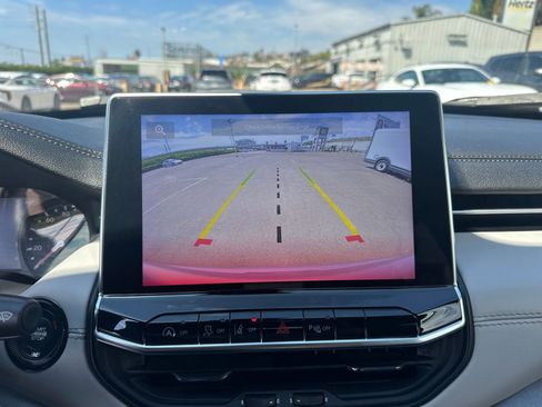 Used 2025 Jeep Compass Limited image 17