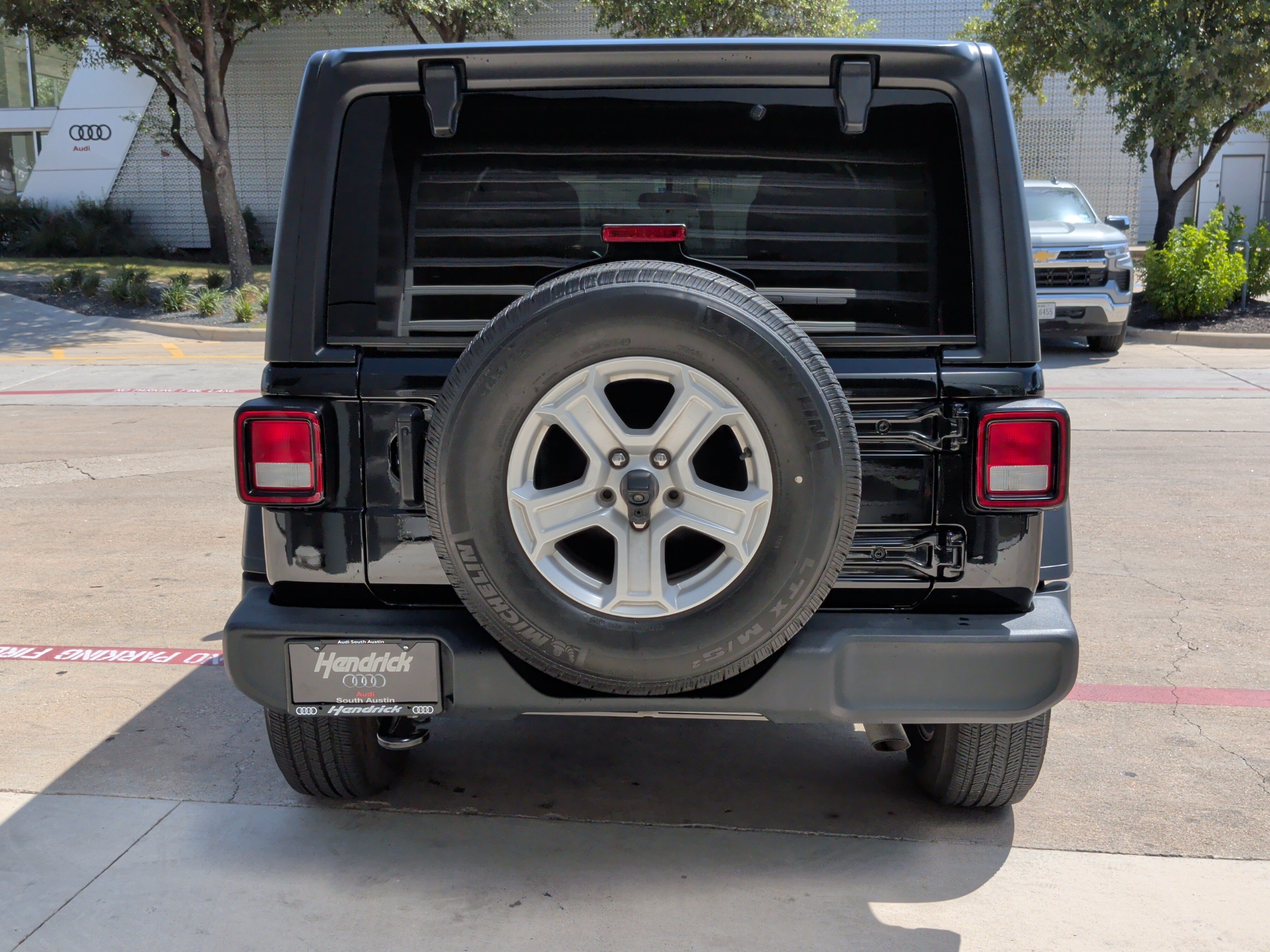 Used 2023 Jeep Wrangler Unlimited Sport AWD/4WD image 9