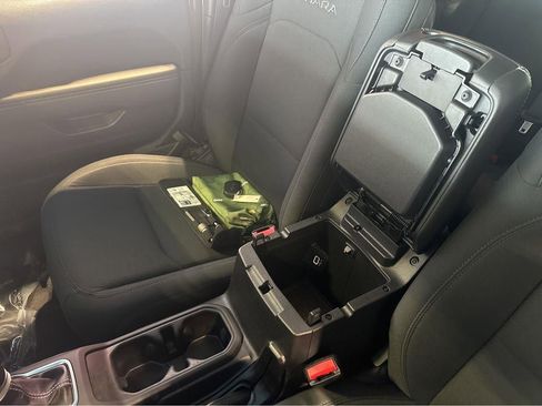 Used 2021 Jeep Wrangler Unlimited Sahara w/ Uconnect 4C Nav & Sound Group AWD/4WD image 25