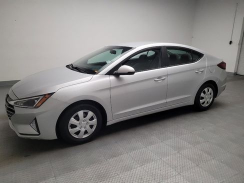 Used 2019 Hyundai Elantra SE image 2