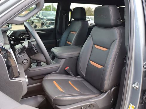 Used 2025 GMC Sierra 1500 AT4 w/ AT4 Premium Package AWD/4WD image 16
