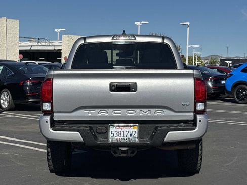 Used 2019 Toyota Tacoma TRD Sport image 4