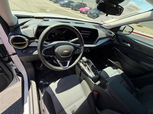 Used 2025 Chevrolet Trax LT w/ Driver Confidence Package FWD image 13