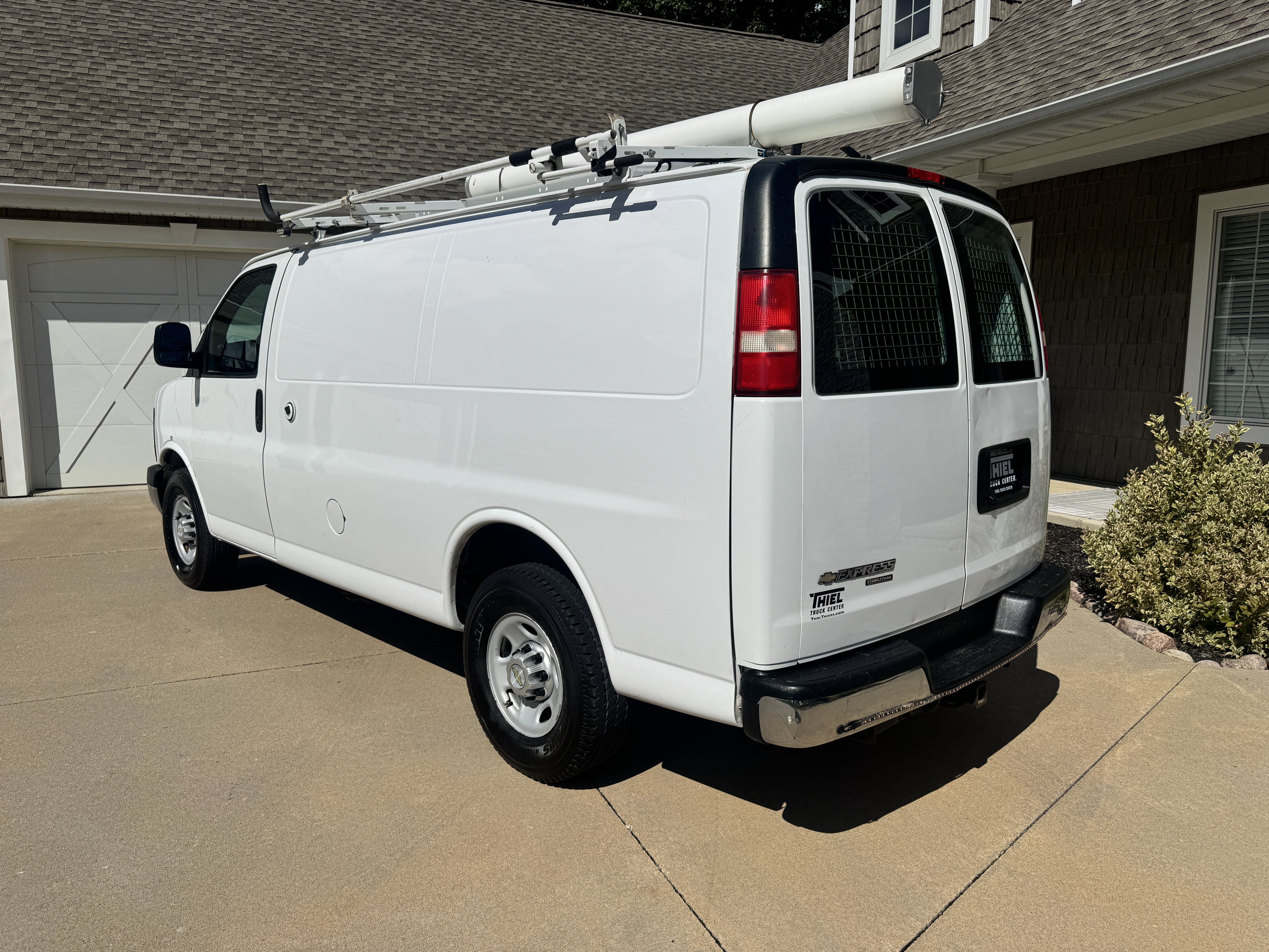 Used 2014 Chevrolet Express 2500 RWD image 4