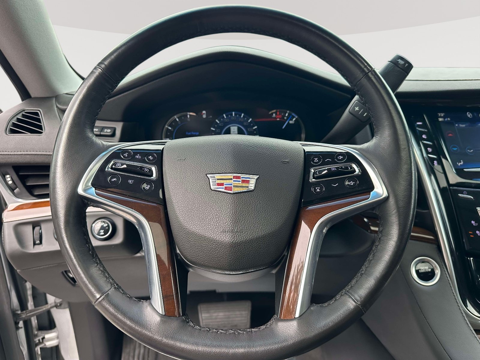 Used 2020 Cadillac Escalade Premium Luxury AWD/4WD image 12