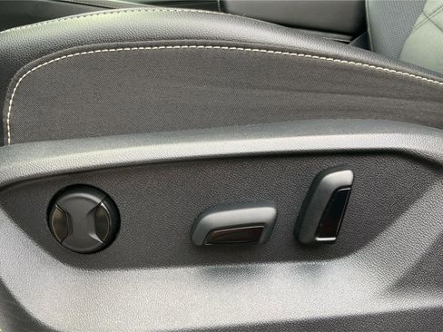 Used 2024 Volkswagen Atlas SE image 17