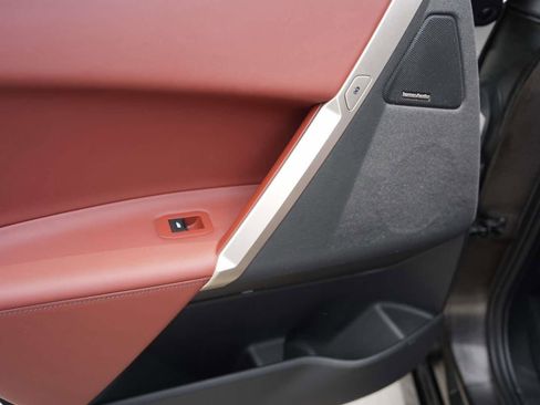 Used 2022 BMW iX xDrive50 w/ Premium Package image 9