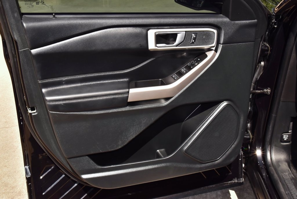 Used 2023 Ford Explorer XLT AWD/4WD image 34