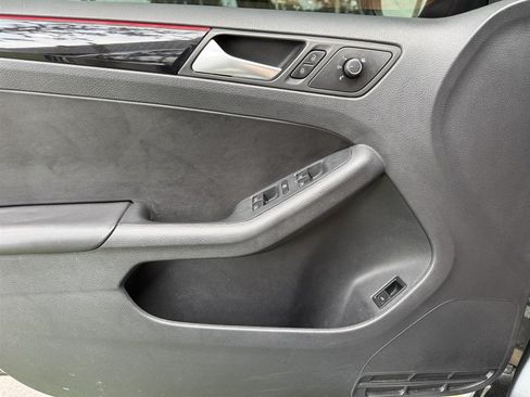 Used 2018 Volkswagen Jetta GLI FWD image 22