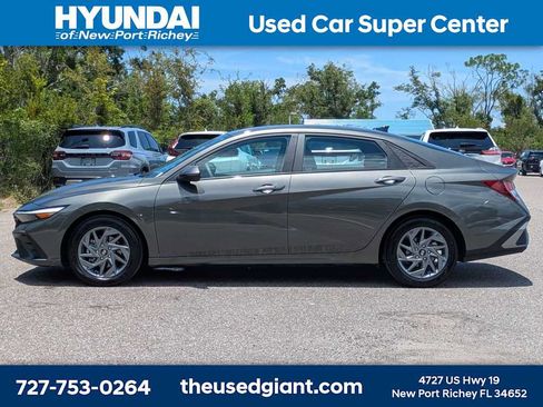 Certified 2024 Hyundai Elantra SEL FWD image 2