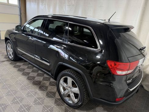 Used 2011 Jeep Grand Cherokee Limited w/ Trailer Tow Group IV AWD/4WD image 4