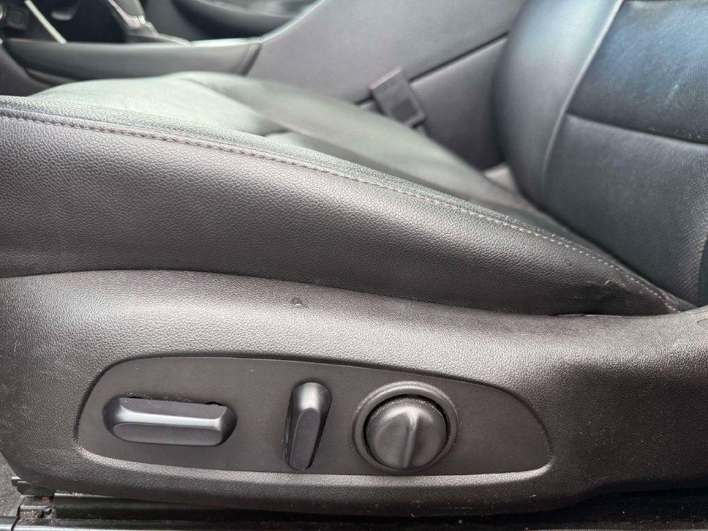 Used 2016 Chevrolet Malibu Premier w/ Driver Confidence Package II FWD image 16