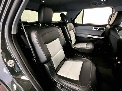 Used 2022 Ford Explorer XLT w/ Equipment Group 202A image 26