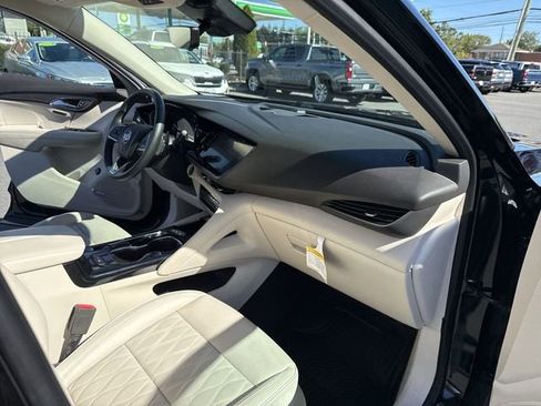 Certified 2021 Buick Envision Avenir w/ Technology Package II image 28