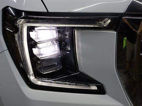 Used 2021 GMC Yukon XL SLT w/ SLT Premium Package RWD image 12