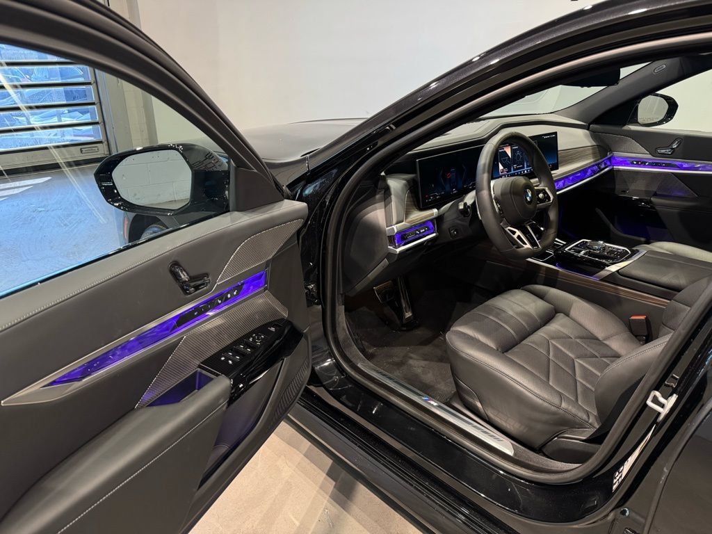Used 2025 BMW 760i xDrive AWD/4WD image 11