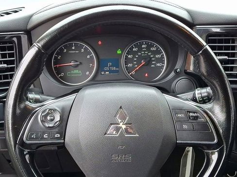 Used 2016 Mitsubishi Outlander ES image 23