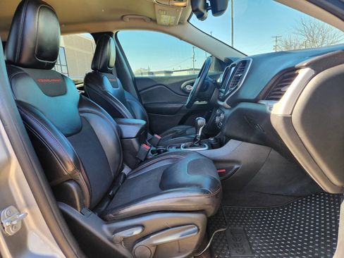 Used 2017 Jeep Cherokee Trailhawk w/ Comfort & Convenience Group image 15