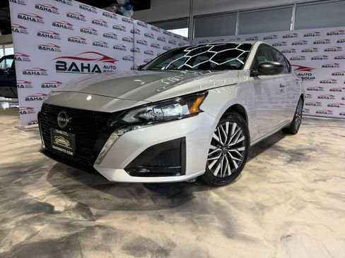 Used 2025 Nissan Altima 2.5 SV image 2