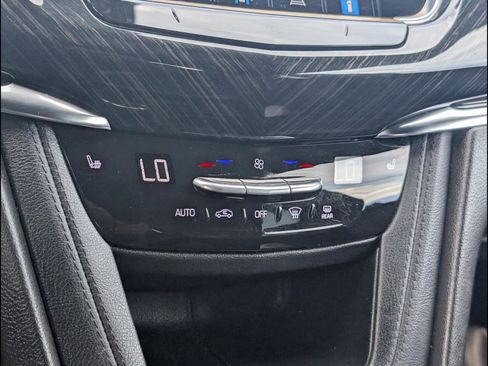 Used 2021 Cadillac XT6 Premium Luxury image 18