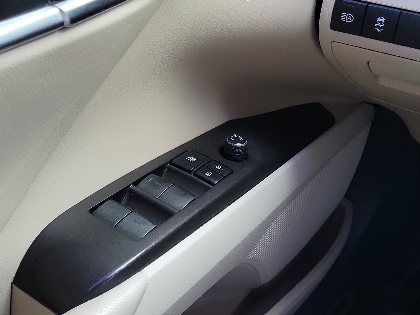 Used 2022 Toyota Camry LE FWD image 25
