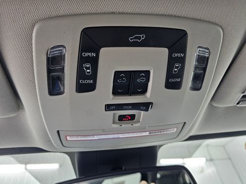 Used 2021 Toyota Sienna XLE w/ XLE Plus Package image 27