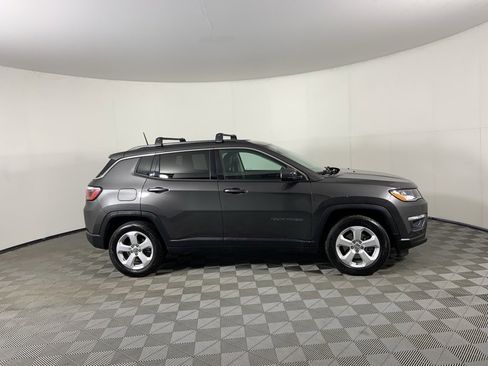 Used 2018 Jeep Compass Latitude image 2
