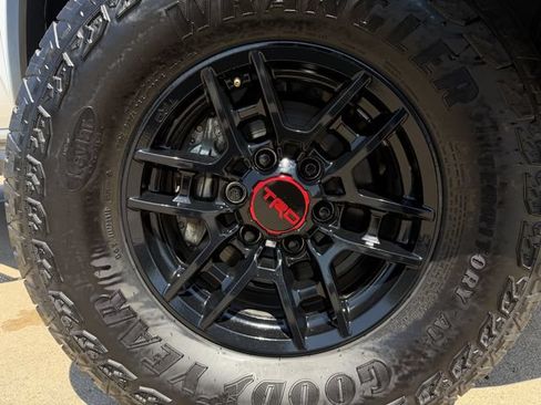 Used 2021 Toyota Tacoma TRD Pro AWD/4WD image 9