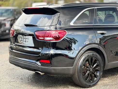 Used 2019 Kia Sorento S image 9