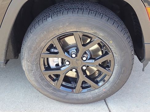 Used 2024 Jeep Grand Cherokee L Altitude image 7