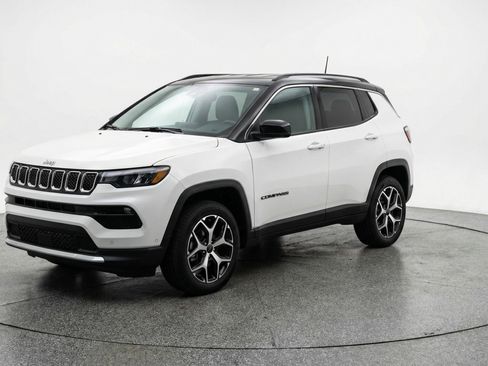 Used 2025 Jeep Compass Limited image 3
