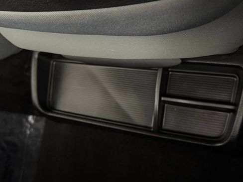 Used 2018 RAM 1500 SLT image 26