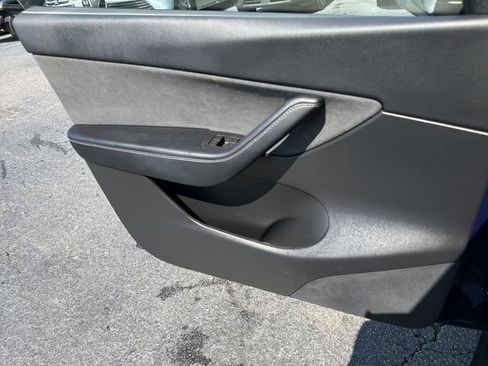 Used 2022 Tesla Model Y Long Range AWD/4WD image 21