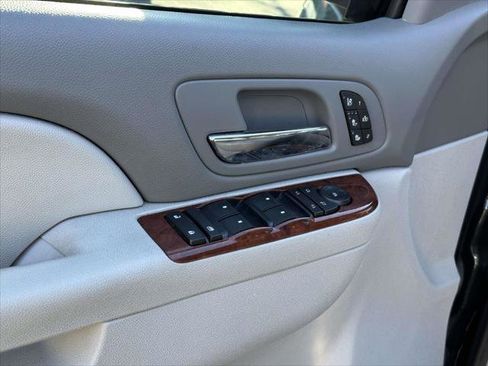 Used 2013 Chevrolet Avalanche LTZ image 14