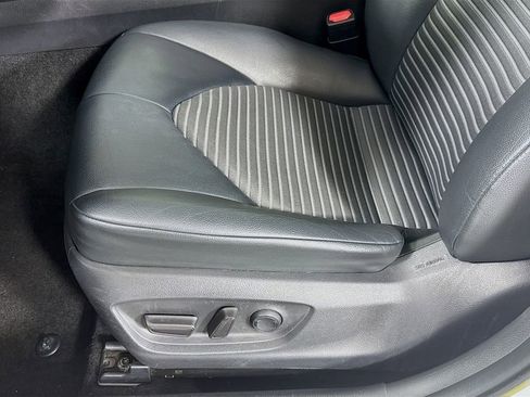 Used 2020 Toyota Camry SE image 23